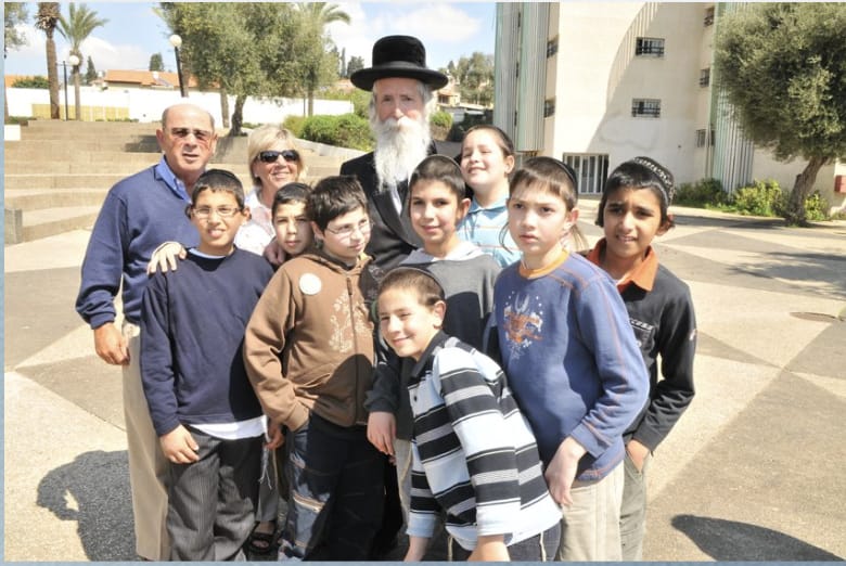 Migdal Ohr - Rabbi with children